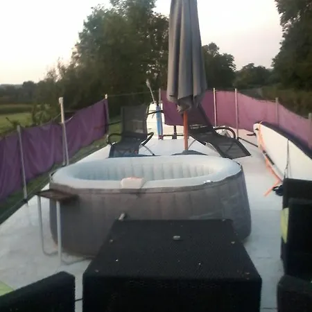 Bateau-hôtel Bateau Houseboat Camille