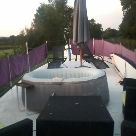 بوتيل Bateau Houseboat Camille