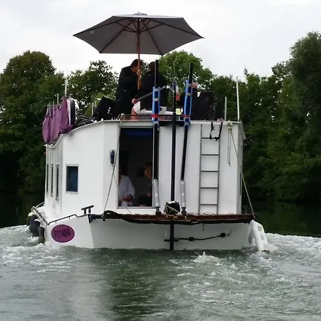 Bateau-hôtel Bateau Houseboat Camille Donchery