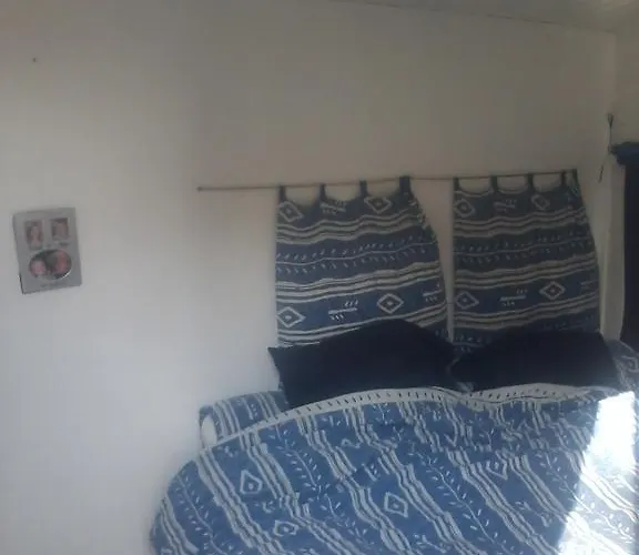 Bateau Houseboat Camille ספינת מלון