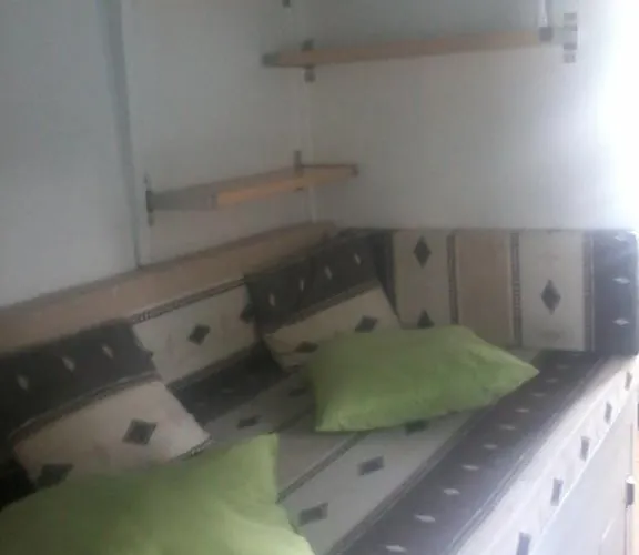 ספינת מלון Bateau Houseboat Camille *