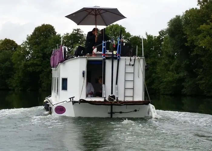 ספינת מלון Bateau Houseboat Camille Donchery